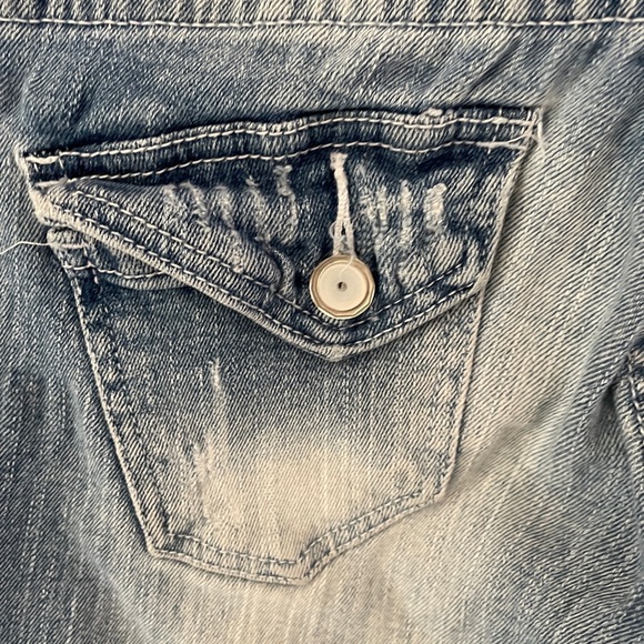 RED RIVET Low Rise DISTRESSED Cropped JEANS With Rhinestone Buttons Size 0 - Picture 2 of 11